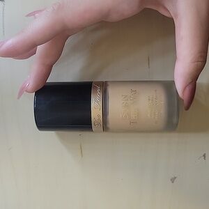 Too Faced Born This Way Foundation